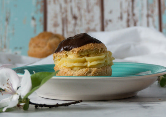 Classic Cream Puffs with Jaca Pastry Cream